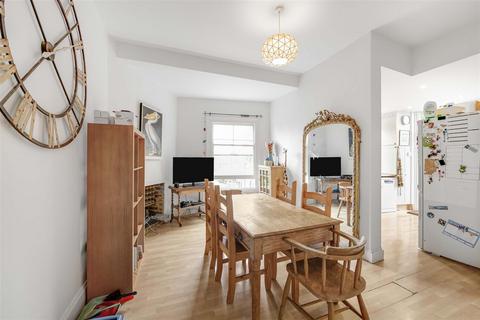 2 bedroom flat for sale, Upper Richmond Road West, East Sheen, SW14