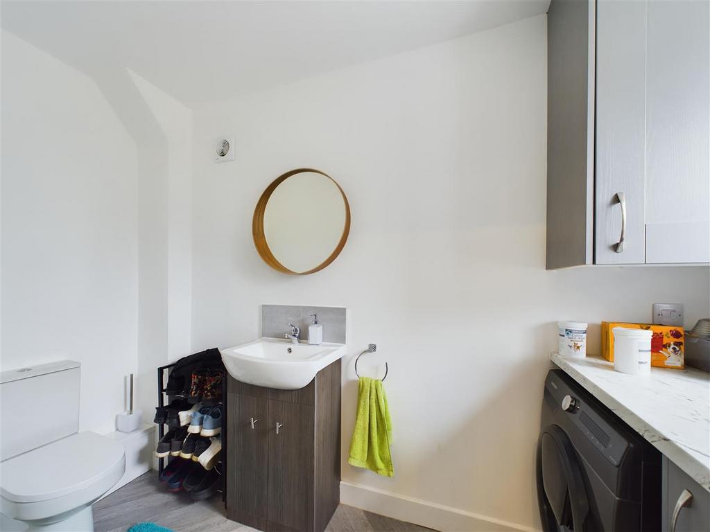 Cloaks wc with utility room