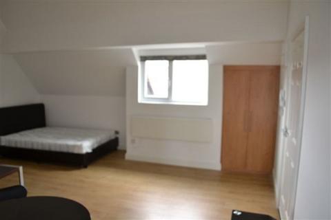 Studio to rent, St James Road, Leicester