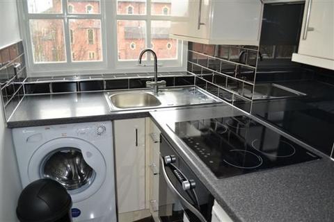 Studio to rent, St James Road, Leicester