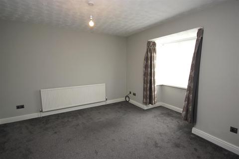 2 bedroom end of terrace house to rent, Senwick Drive, Wellingborough NN8