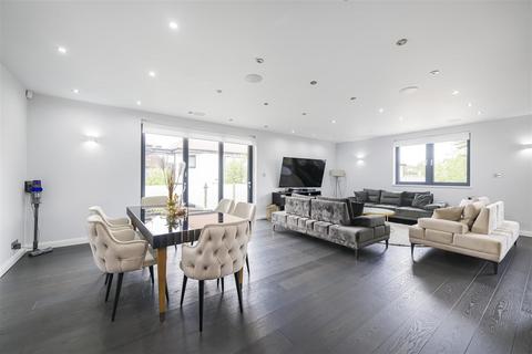 3 bedroom apartment to rent, Eden Lodges, Chigwell, IG7