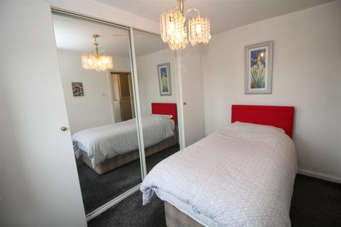 3 bedroom semi-detached house for sale, Ravenscliffe Avenue, Bradford BD10