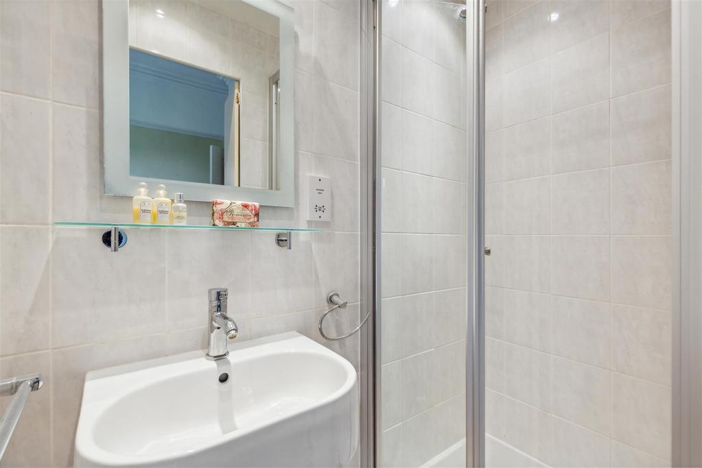 Heathfield Gardens, W4 - FOR SALE