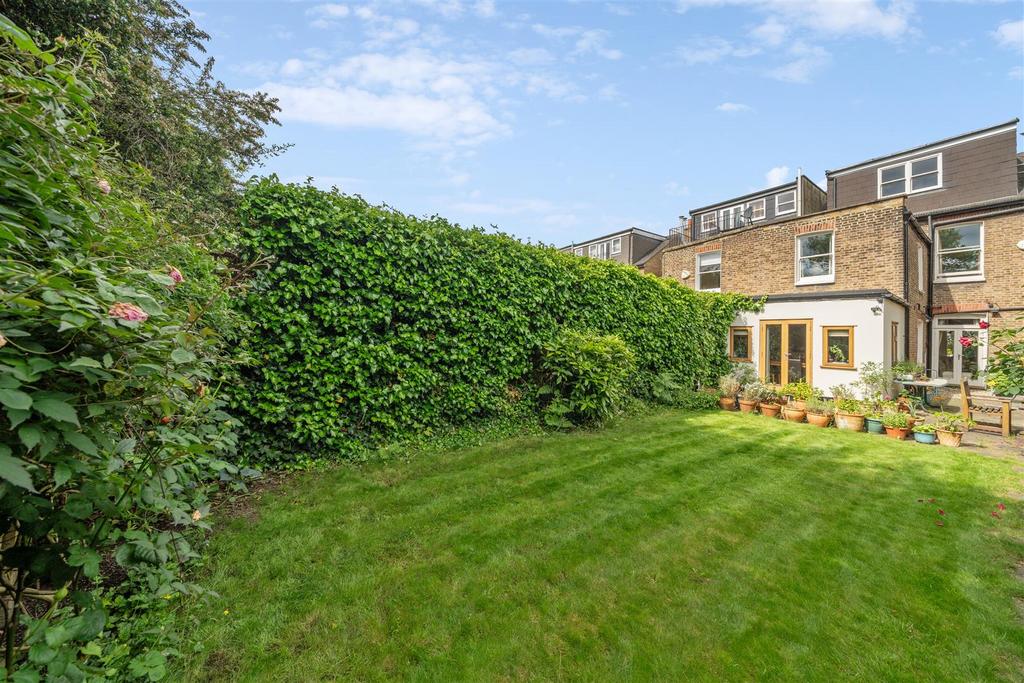 Heathfield Gardens, W4 - FOR SALE