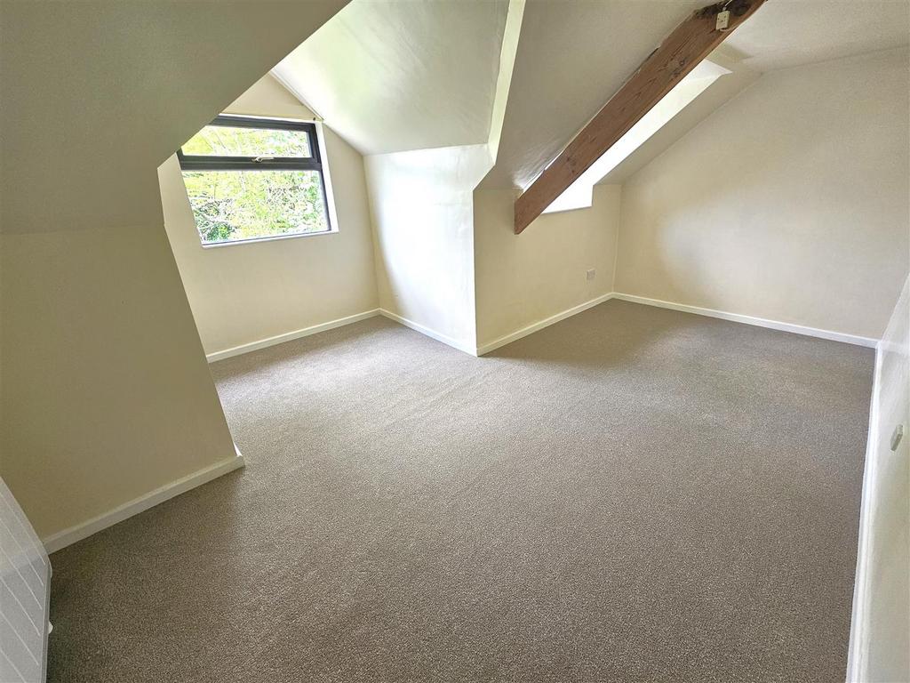 Bedroom 1.jpg