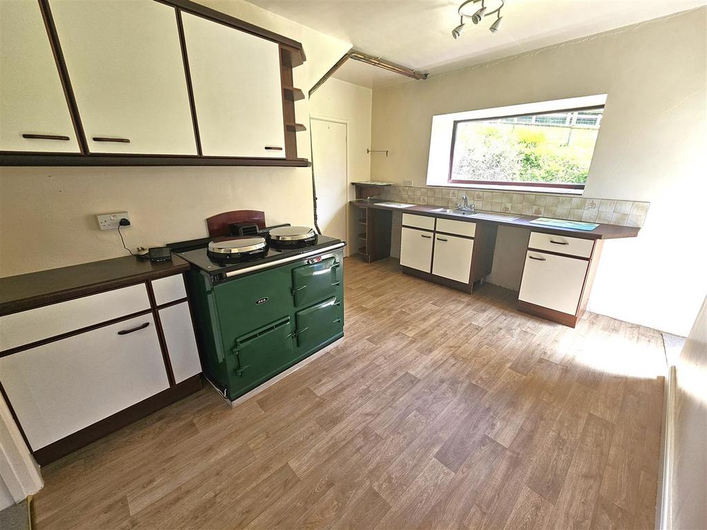 Kitchen (2).jpg