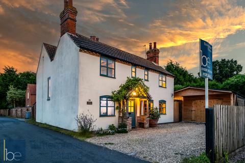 4 bedroom detached house for sale, Station Road, Sutton-on-Trent