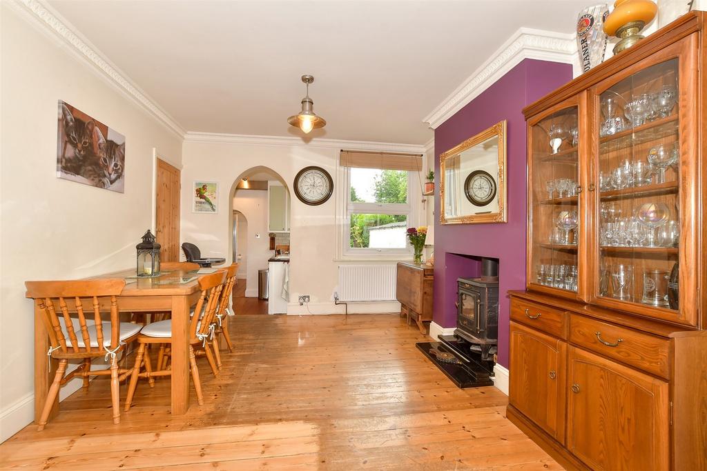 Copthorne Bank, Copthorne, Surrey 3 bed semidetached house for sale