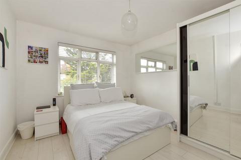 37 Trevose Road, London, E17 4DS
