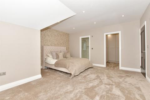Cumloden Pear Tree Lane, Shorne, Gravesend, DA12 3JZ