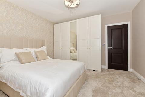 Cumloden Pear Tree Lane, Shorne, Gravesend, DA12 3JZ