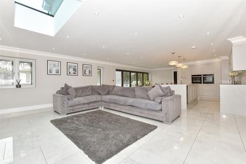 6 bedroom chalet for sale, Pear Tree Lane, Shorne, Gravesend, Kent