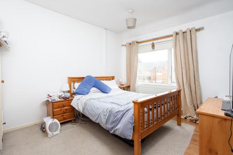 2 bedroom flat for sale, Broadstone Way, Bradford BD4