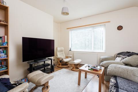 2 bedroom flat for sale, Broadstone Way, Bradford BD4