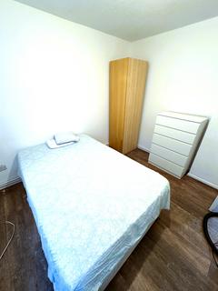 3 bedroom flat to rent, Major Road, London E15