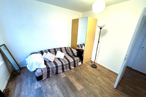 3 bedroom flat to rent, Major Road, London E15