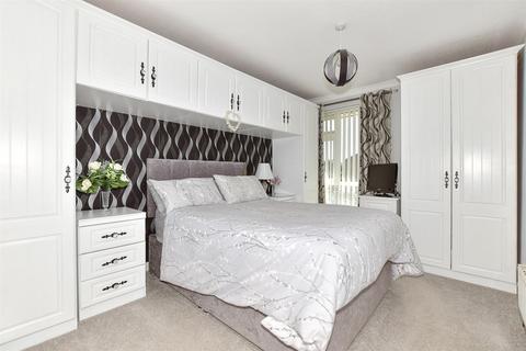 68 Farncombe Way, Whitfield, Dover, CT16 3NT