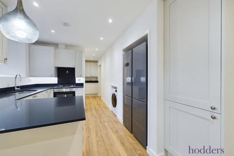 1 bedroom apartment for sale, Longcross Road, Longcross, Chertsey, Surrey, KT16