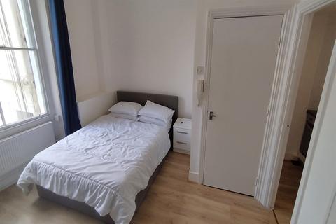 Studio to rent, 58 Prince's Square, London W2