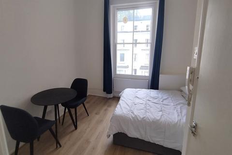Studio to rent, 58 Prince's Square, London W2