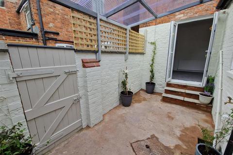 2 bedroom terraced house to rent, Park View, Nantwich