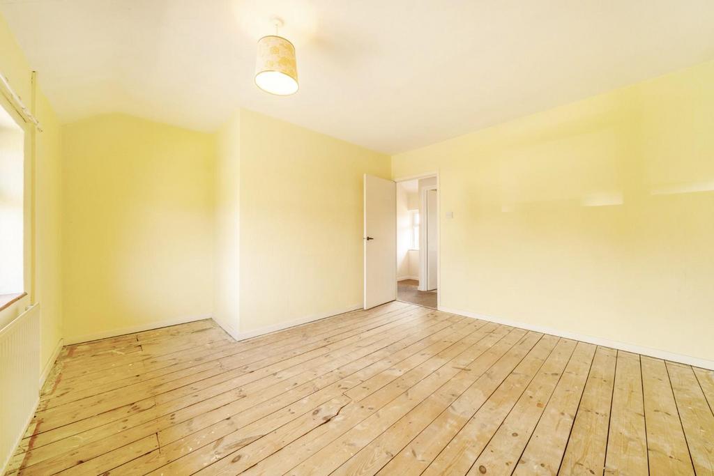 MASTER BEDROOM.jpg