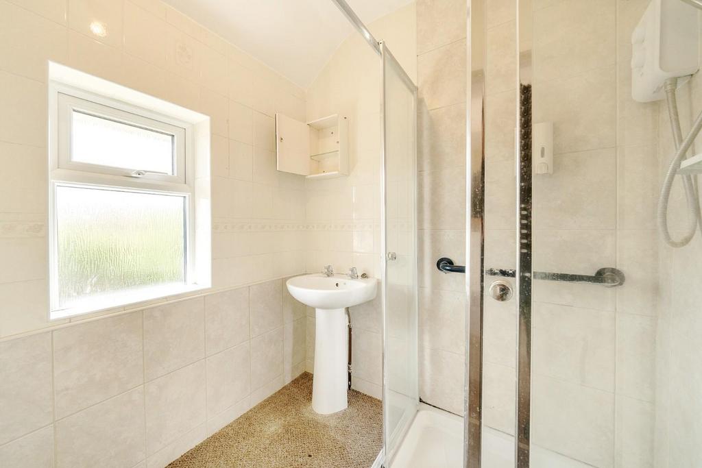 SHOWER ROOM.jpg
