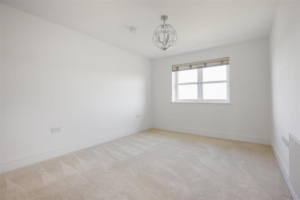 28 Dovecot Avenue 14.jpg