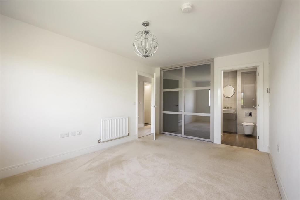 28 Dovecot Avenue 15.jpg