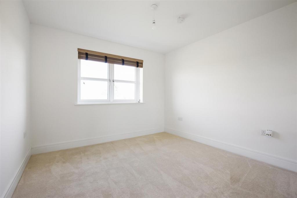 28 Dovecot Avenue 17.jpg
