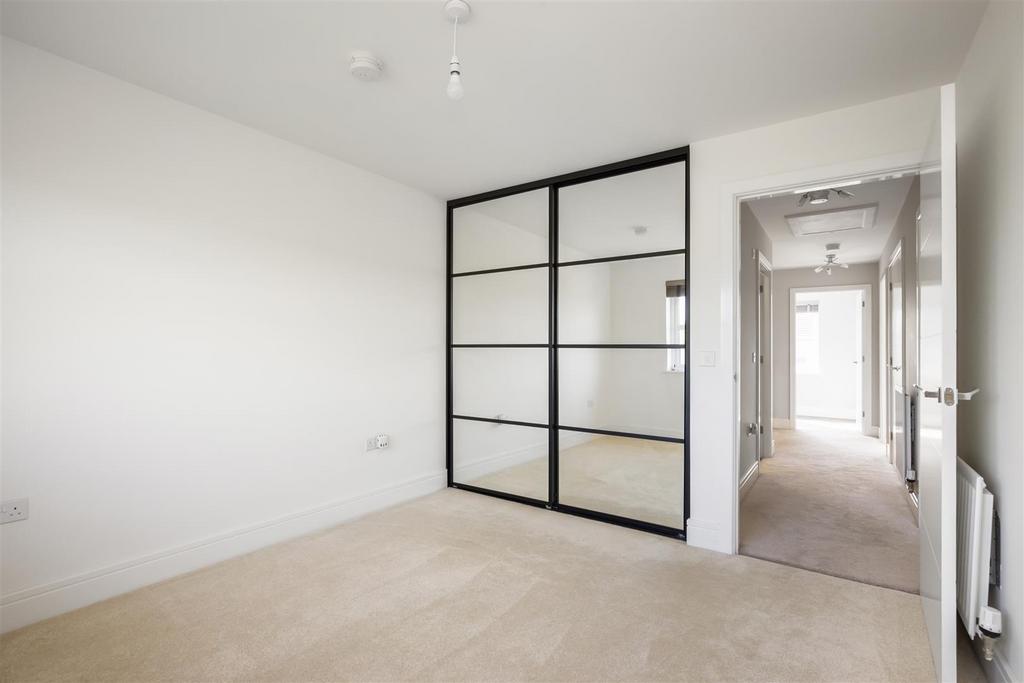 28 Dovecot Avenue 18.jpg