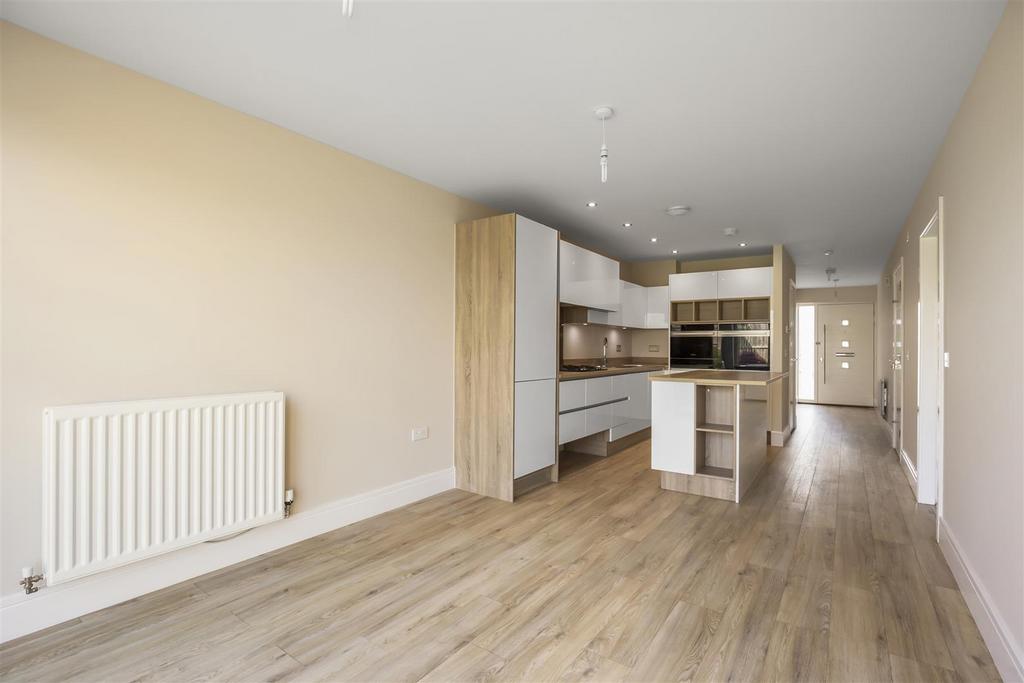 28 Dovecot Avenue 8.jpg