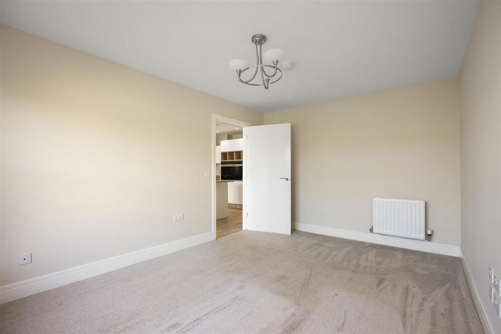 28 Dovecot Avenue 11.jpg