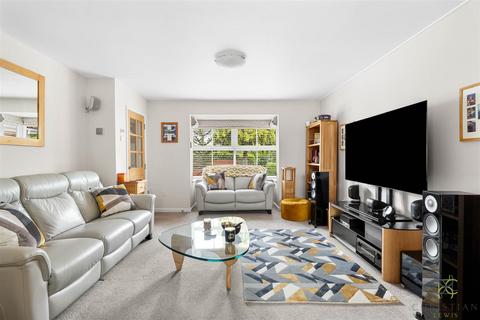 19 Blackberry Way, Evesham, WR11 2AH