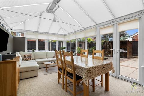 19 Blackberry Way, Evesham, WR11 2AH