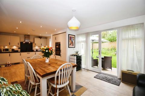 4 bedroom detached house for sale, Train Garth, Anlaby