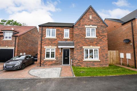 4 bedroom detached house for sale, Train Garth, Anlaby