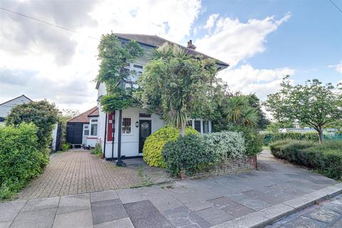 4 bedroom detached house for sale, Woodcote Road, Leigh-on-Sea SS9