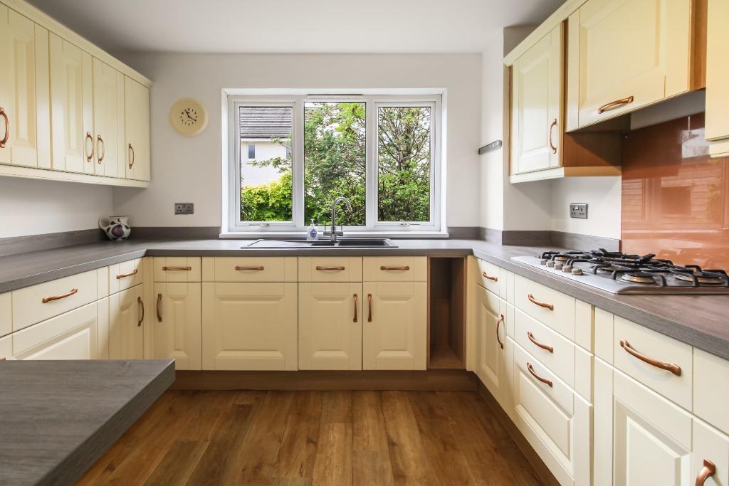 Highfields, Dunblane, FK15 4 bed detached house £1,900 pcm (£438 pw)