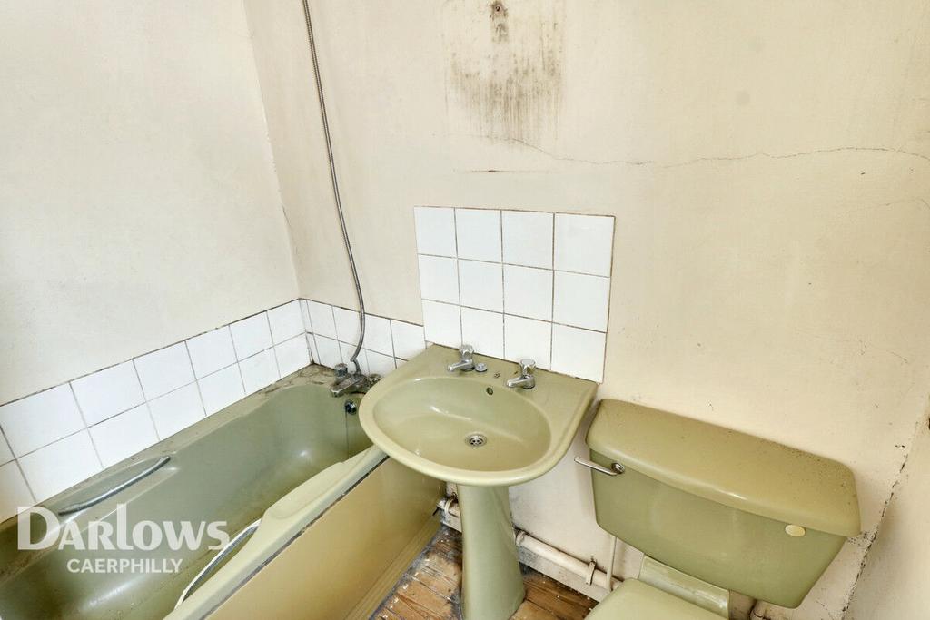 38 Lewis Drive, Caerphilly CF83 3FT 3 bed end of terrace house for sale