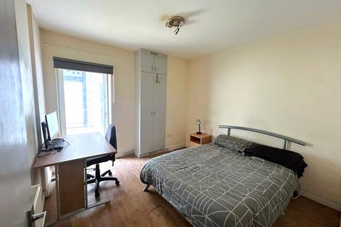 2 bedroom flat for sale, Catford Hill, London, SE6