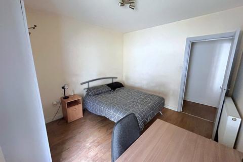 Flat A, 18 Catford Hill, London, SE6 4PX
