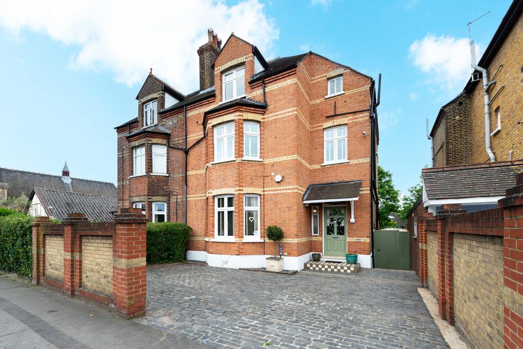 Hurst Road, Bexley DA5 5 bed semidetached house for sale £1,100,000