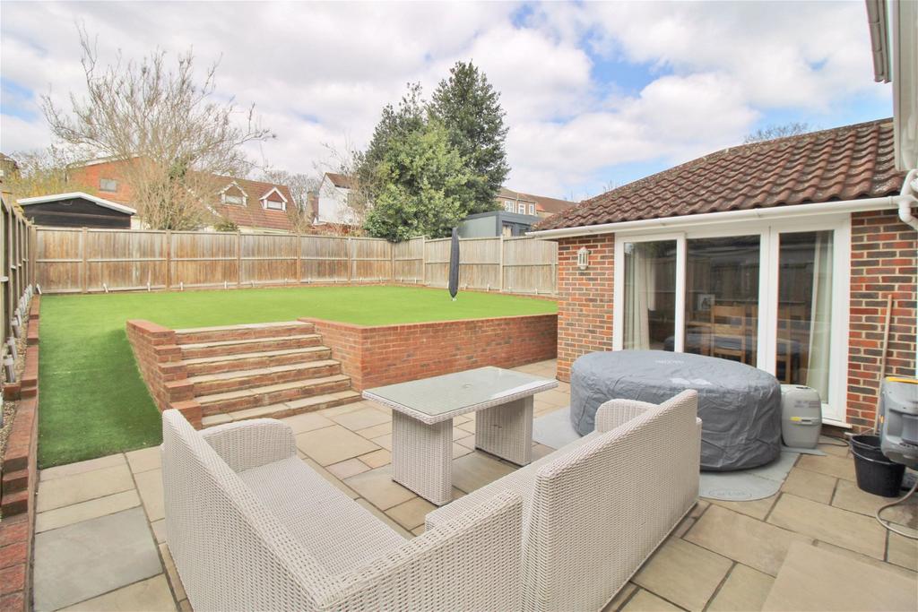 Plantation Road, Hextable, BR8 4 bed detached house for sale £600,000