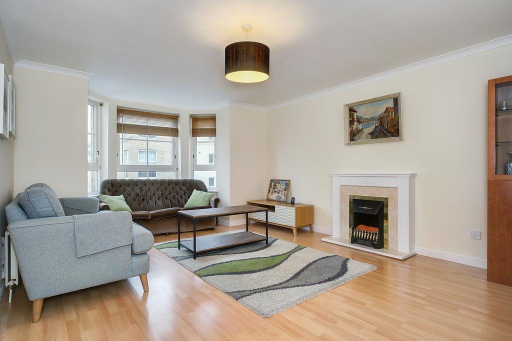 Dicksonfield, Edinburgh, EH7 2 bed flat £1,350 pcm (£312 pw)