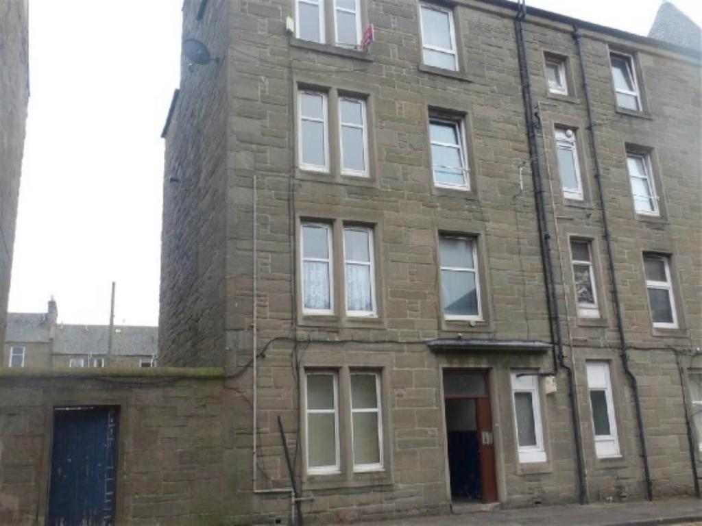 46 1/1 Arthurstone Terrace, 2 bed flat £750 pcm (£173 pw)