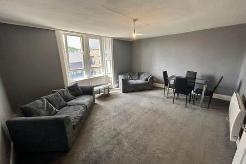 3 bedroom flat to rent, Strathmartine Road, Dundee,