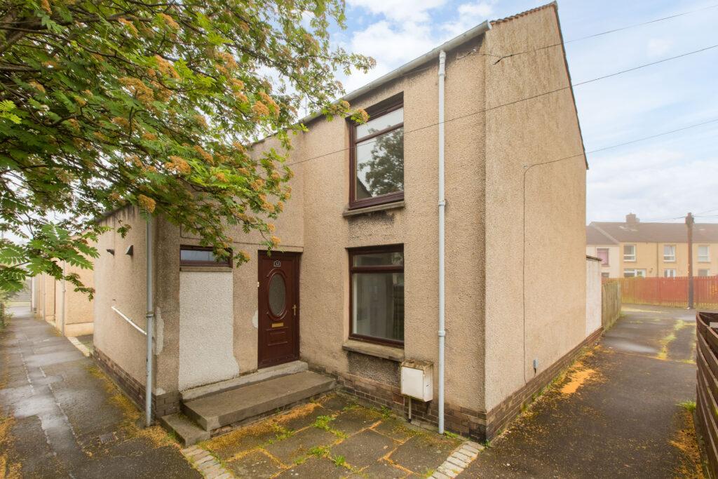 12 Meetinghouse Drive, Tranent, EH33 2HX 2 bed end of terrace house for