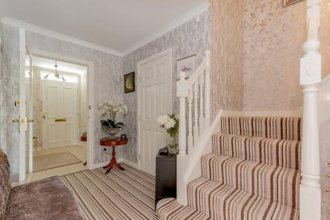 9 Avenel, Edinburgh, EH4 6GX
